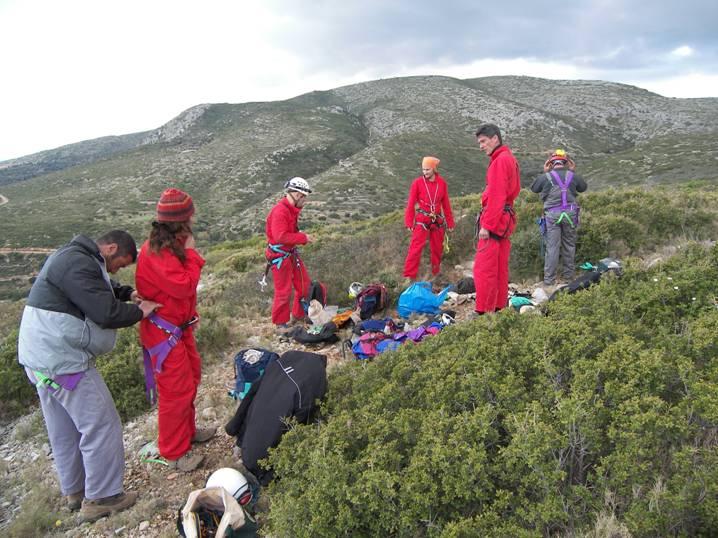 1. Σπηλαιοβάραθρο «Ξαφάκια» Στην περιοχή Ποσειδώνιο - Κλήμα του δήμου Βαθέος και συγκεκριμένα στη τοποθεσία «Ξαφάκια», μετά από υπόδειξη του Κ.