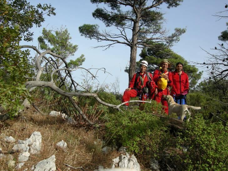 3. ΣΠΗΛΑΙΟΒΑΡΑΘΡΟ ΑΕΡΟΠΟΡΙΑΣ Κείμενο: Παγωνδιώτης Σταμάτης Στης 28-10-07 αξιοποιώντας τις πληροφορίες του μέλλους του συλλόγου Ευτύχη Δεμερτζή οι Κώστας Δεμερτζής, Λίτσα Βαλιδάκη και Παγωνδιώτης