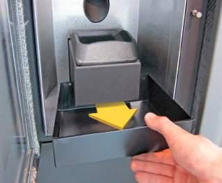 La camera di combustione è smontabile in 8 mosse per una facile pulizia del giro fumi.