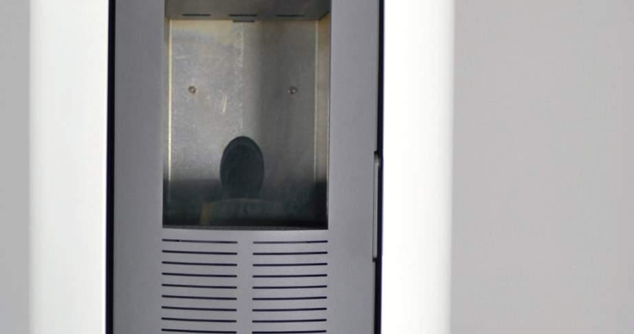 heat output (max-min) kw 8,87-2,84 Consumo orario pellet/
