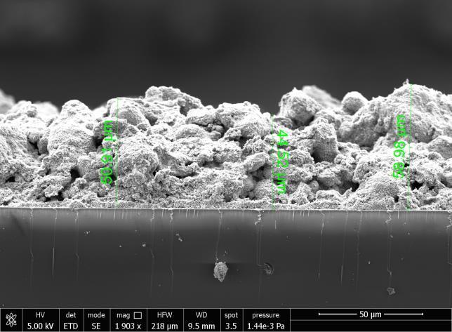 C D Ε Σχήμα 5.13: Είδωλα SEM ηλεκτροδίου H-TiO 2(600) με κυμαινόμενο πάχος, (Α) 1 στρώση υλικού ~8.4 μm, (Β) 2 στρώσεις υλικού ~20.3 μm, (C) 3 στρώσεις υλικού ~50.8 μm, (D) 4 στρώσεις υλικού ~77.