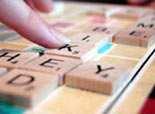 KANDIDAT B AUFGABE 2.1: Gesellschaftsspiele Η ιστορία του Scrabble Η ιστορία του Σκραµπλ, ενός από τα δηµοφιλέστερα παιχνίδια στον κόσµο, ξεκίνησε πριν από πολλές δεκαετίες.