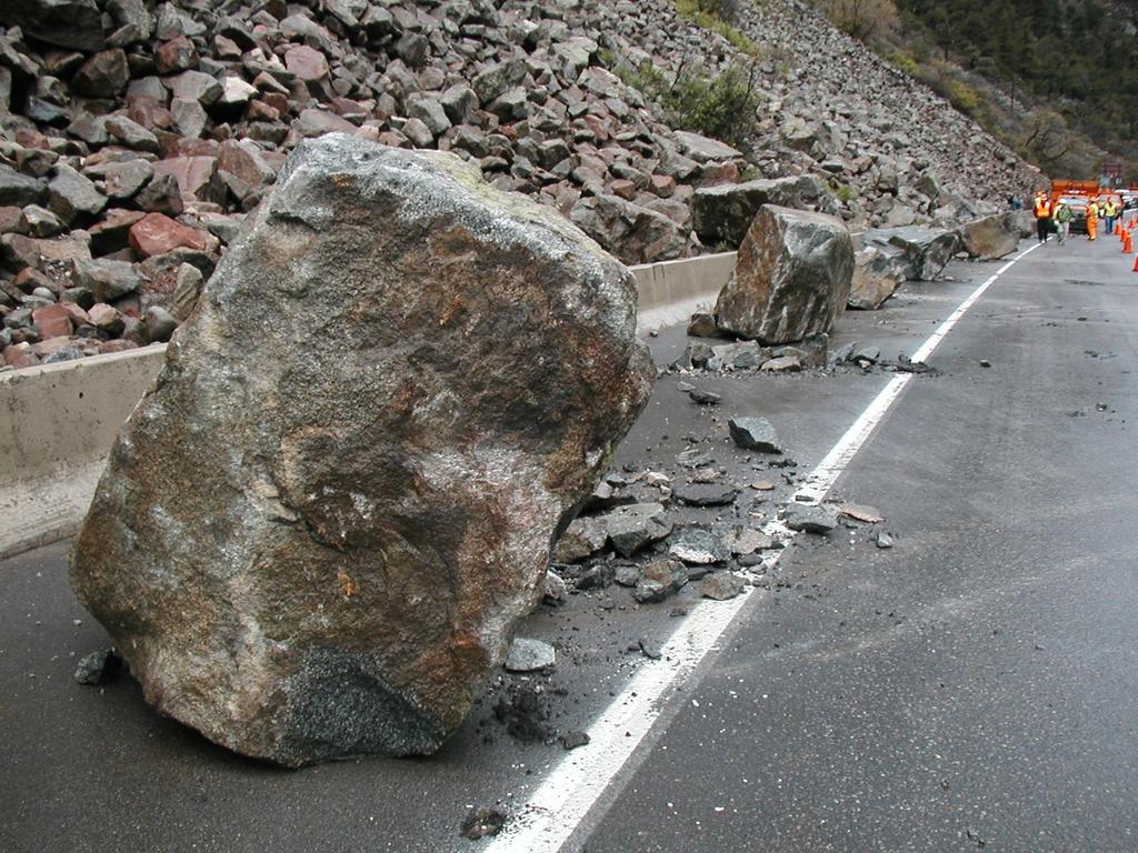 Πτώση βράχων που έλαβε χώρα στις 9 Μαΐου του 2003 στο Glenwood Canyon οδήγησε σε