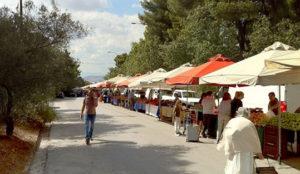 Τους τελευταίους 6 μήνες η Αγορά Βιοκαλλιεργητών της Κηφισιάς ανέστειλε τη λειτουργία της προς μεγάλη απογοήτευση τόσο των ίδιων των βιοκαλλιεργητών όσο - πολύ περισσότερο- των ίδιων των