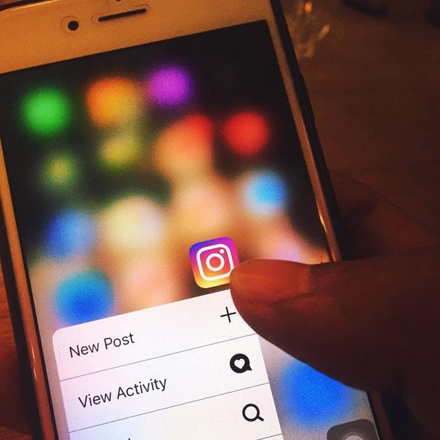 Εικόνα 14 Instagram Επίσης πολλές από τις εφαρμογές έχουν εκδόσεις όχι μόνο για κινητά τηλέφωνα (που είναι πια ο διαδομένος τρόπος χρήσης) αλλά και για λειτουργικά συστήματα ως αυτόνομες εφαρμογές.