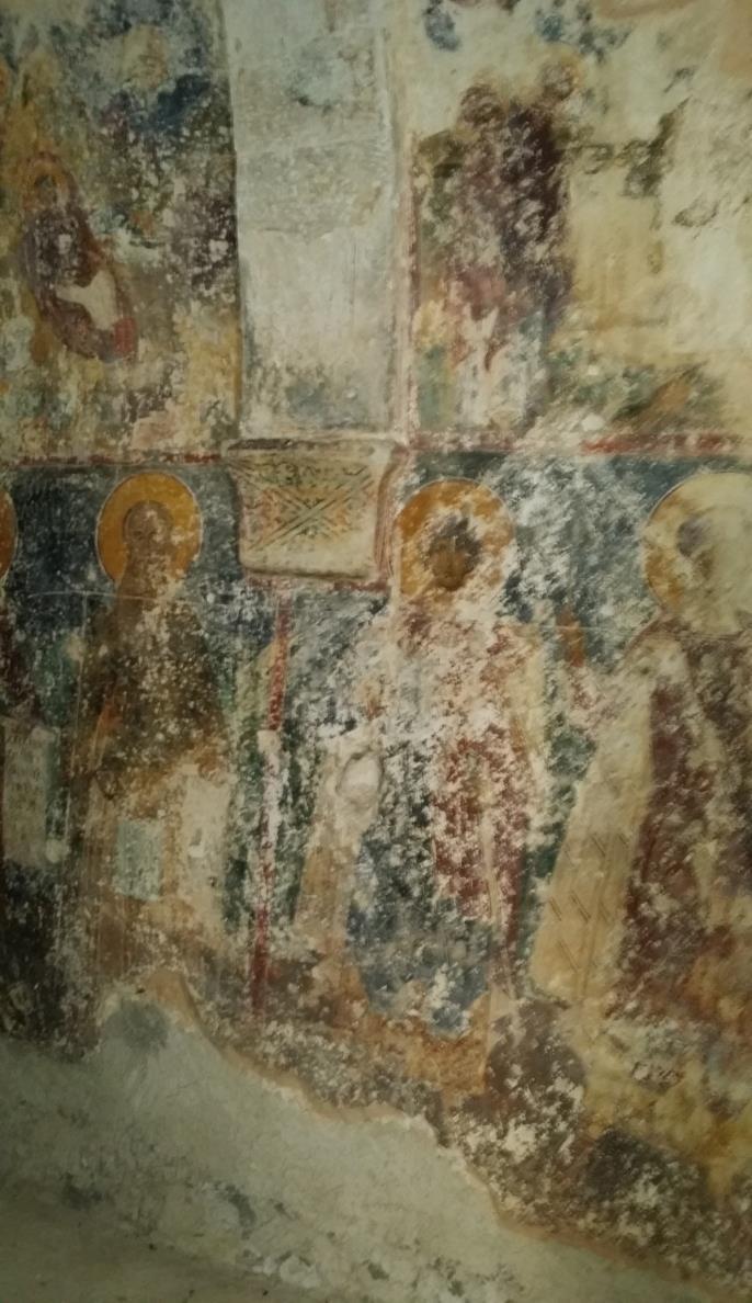 αποκολλήσεις Το κάτω μέρος της τοιχογραφίας έχει αποσπαστεί ολοκληρωτικά