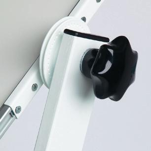 Mittels des rehknopfes kann die Tafel 360 gedreht und in jedem Winkel fixiert werden. as robuste weiße Stahlgestell hat eine lange Ablageleiste und 4 solide industrielle Rollen (2 mit Bremse).