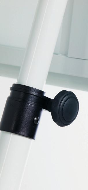 Ηµικυκλική βάση σε 5 τροχούς (3 µε φρένα) µε άνοιγµα ποδιού.
