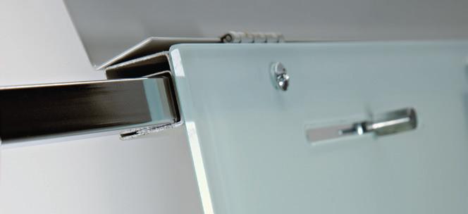 Rückenpaneel aus weiß-kontrastieren-dem Glas und Stahl. Trockenlöschbar und magnethaltend.