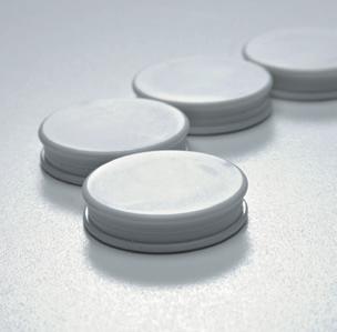 Aufhän-gungsmöglichkeiten und einem runden Fuß auf 5 Rollen (3 mit Bremse) mit Fußaussparung.