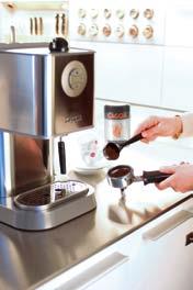 Υπάρχουν 4 κύριας σημασίας συστατικά για την παρασκευή ενός τέλειου espresso: There are 4 essential ingredients to make a perfect Espresso: ΧΑΡΜΑΝΙ ΑΛΕΣΗ ΜΗΧΑΝΗ ΔΕΞΙΟΤΗΤΑ ΣΤΗ ΧΡΗΣΗ BLEND GRIND