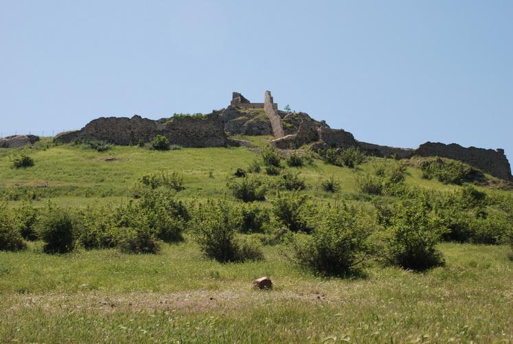 της ευρύτερης περιοχής της, καθώς και τον