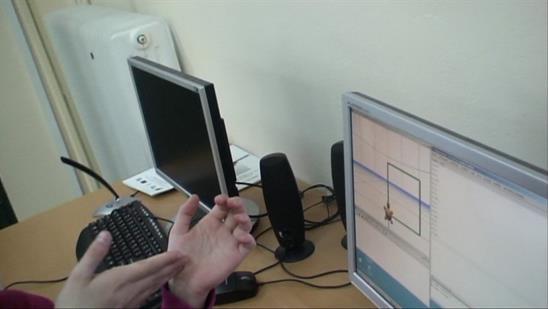 εντολή forward. Η χελώνα στην οθόνη του υπολογιστή είναι προσανατολισμένη κάθετα στο οριζόντιο επίπεδο (έχει εκτελέσει την εντολή up(90) από την αρχική της θέση στην οθόνη του υπολογιστή).
