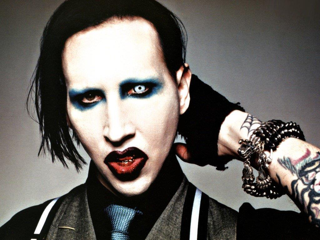 OBSCENE PROFANE AND VIOLENT - MARILYN MANSON Ο Marilyn Manson(Brian Hugh Warner) είναι ένα φαινόμενο πουκανείς δεν μπόρεσε να κατατάξει σε κάποιο είδος Με το παρουσιαστικό, την θεματολογία της