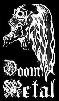 Doom Metal: To Doom χαρακτηρίζεται απο πιό αργά τέμπο, βαρίτονες και χαμηλού κουρδίσματος κιθάρες, κυρίως παχύ και βαρύ ήχο.