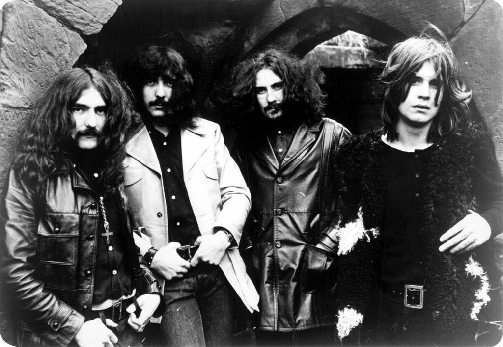 METAL IS BORN 1970 Deep Purple in Rock: το πρώτο άλμπουμ «μεταλλικού χαρακτήρα» 1970 Black Sabbath: έχοντας κλέψει το ονομα τους από την ομώνυμη ταινία τρόμου του Μάριο Μπάβα, ξεκαθάρισαν τον βαρύ