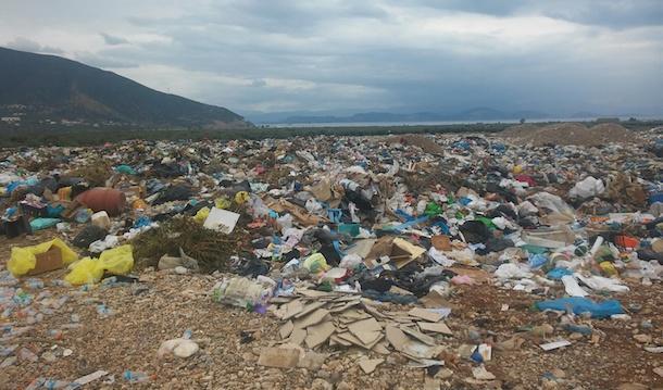 Μέχρι το 1995 υπήρχαν πάνω από 6000 ανεξέλεγκτες χωματερές.