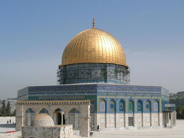 Παλιά πόλη Ιερουσαλήμ και τείχη (μνημείο σε κίνδυνο) Ως αγία πόλη του Ιουδαισμού, Χριστιανισμού και του Ισλαμισμού, η Ιεροσαλήμ ήταν πάντα πόλη εξέχουσας σημασίας.