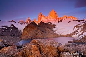 Βρίσκεται στην περιοχή που είναι γνωστή ως Αυστριακές Άνδεις στην Αργεντινή στο ΝΔ μέρος του Santa Cruz στα σύνορα με τη Χιλή.