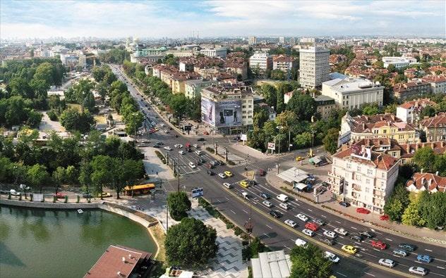 διαν/ση 2 η ΜΕΡΑ: ΣΟΦΙΑ ΠΕΡΙΗΓΗΣΗ ΠΟΛΗΣ ΒΟΥΚΟΥΡΕΣΤΙ (380 χλμ) Μετά το πρωινό θα ακολουθήσει πανοραμική περιήγηση της πόλης κατά την οποία θα απολαύσουμε τον καθεδρικό ναό του Αλεξάνδρου Νέφσκι, το