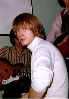 ΙΔΡΥΤΗΣ Brian Jones Ο Μπράιαν Τζόουνς (Brian Jones) γεννήθηκε στις 28 Φεβρουαρίου 1942. Ήταν Βρετανός μουσικός και ιδρυτής του συγκροτήματος Rolling Stones.