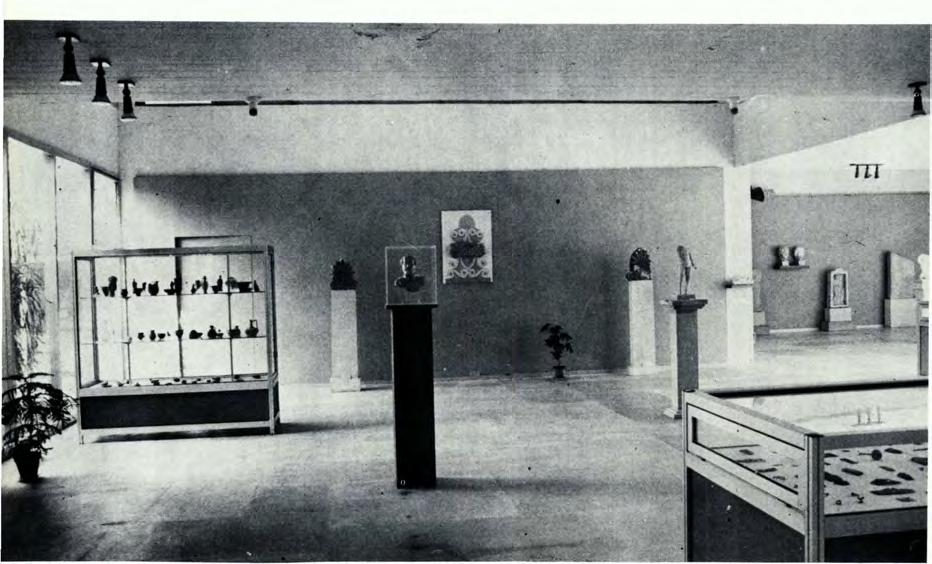τα,εκθέματα. Στο νέο χώρο τη ς έκθεσης (Σχ. 1, ε, στ, ζ ) παρουσιάζονται ευρήματα από τον 5ο π.χ. αιώνα μέχρι και τα ρωμαϊκά χρόνια.