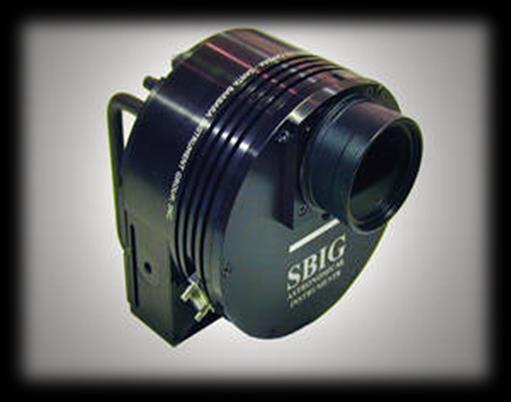 2.1.2 Κάμερα CCD Για την λήψη των φωτογραφιών χρησιμοποιήσαμε κάμερα CCD της εταιρείας SBIG και τύπου ST10 XME. (Εικόνα 2.3) HCCD κάμερα είναι εξοπλισμένη με σετ UBVRI φίλτρων Bessell Johnson.