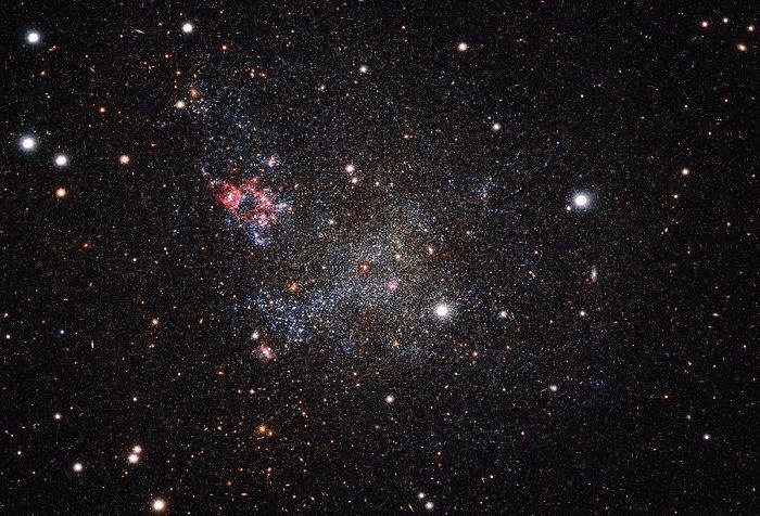 IC 1613 O IC 1613 (ή Caldwell 51) αποτελεί έναν ανώμαλο νάνο γαλαξία -μορφολογίας IB(s)m- στον αστερισμό του Κήτους, ο οποίος ανακαλύφθηκε το 1906 από τον Γερμανό Max Wolf.