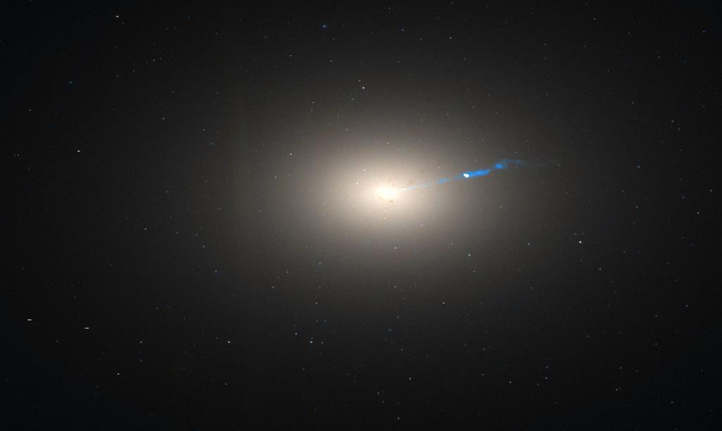 M87 O M87 (Messier 87, NGC 4486 ή γνωστός ως Virgo A) αποτελεί έναν τεράστιο ελλειπτικό γαλαξία μορφολογίας E0p (p: peculiar, εξαιτίας της παρουσίας ενός jet προερχόμενο από τον πυρήνα) - στον