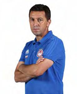 OLYMPIACOS FC ΠΡΟΠΟΝΗΤΉΣ Μπέσνικ Χάσι Ο Μπέσνικ Χάσι γεννήθηκε στις 29 Δεκεμβρίου 1971, στην πόλη Gjakova της τότε ενωμένης Γιουγκοσλαβίας.