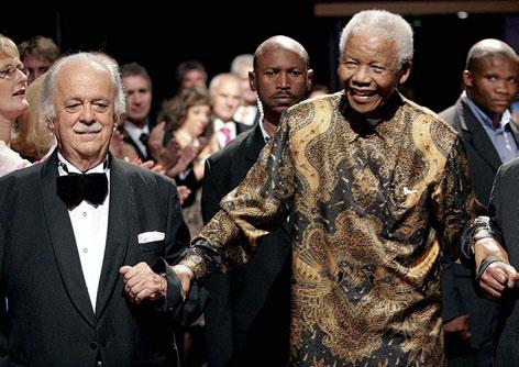 Editorial 65 χρόνια φιλίας Στις 12 Νοεμβρίου του 2008, ο Νέλσον Μαντέλα γιόρτασε τα 80ά γενέθλια του φίλου του Τζορτζ Μπίζος.