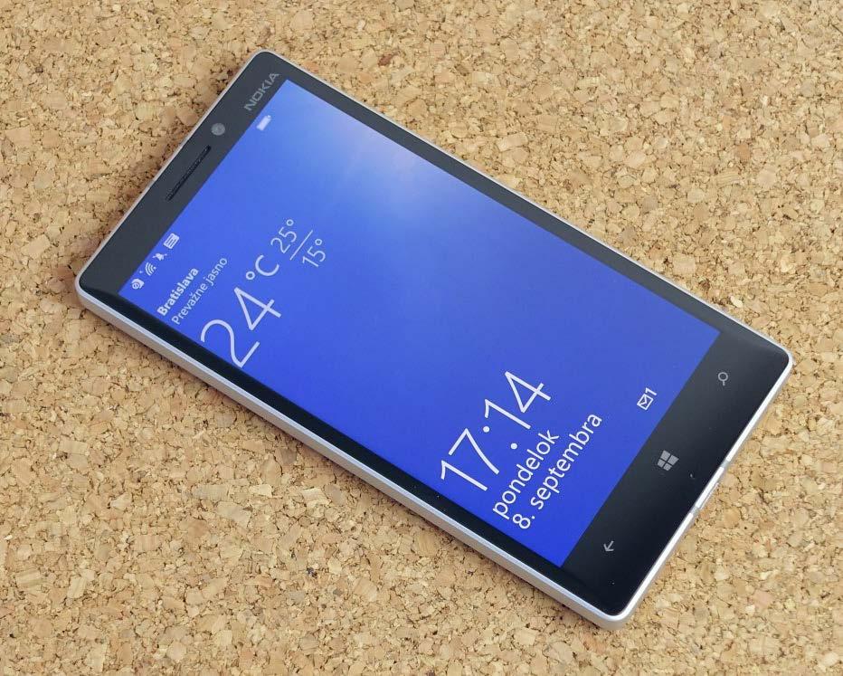 svet mobilných telefónov Lumia 930 už akosi upúšťa od oblého prevedenia predchodkýň a stáva sa z nej skôr hranol. Kovový lem po stranách zariadenia má svoje plusy, ale aj mínusy.