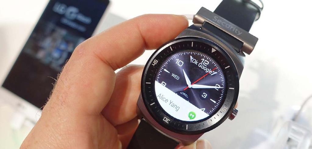 svet techniky LG G Watch R kruhové Moto 360 dostali konkurenta Nedávno predstavené hodinky LG G Watch dostali krajšieho a elegantnejšieho súrodenca s kruhovým displejom a prídavkom R.
