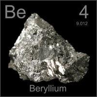 Slika 5.10. Ruda berilijuma [2] Slika 5.11. Gotovi proizvod od berilijuma [5] Samostalni berilij je čelično sive boje, jak, lagan i krt zemnoalkalni metal.