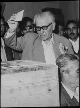 Ο ηγέτης της ΕΔΑ Ιωάννης Πασαλίδης στις εκλογές του 1958, Η ΕΔΑ 24.4% Στο χώρο της Αριστεράς, το ηττημένο στον Εμφύλιο Κομμουνιστικό Κόμμα είναι εκτός νόμου.