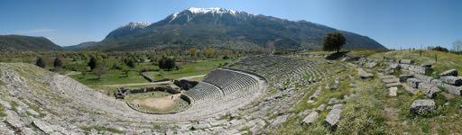 Αρχαίο Θέατρο Δωδώνης Το ιερό της Δωδώνης ήταν ένα σημαντικό πνευματικό μέρος στην αρχαία Ελλάδα.