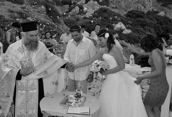 Ο γάμος τους έγινε πέρυσι στις 25 Σεπτέμβρη στην εκκλησία του Αγίου Διονυσίου στο Λιβάδι Ληξουρίου όπου κι ο τόπος καταγωγής, της Ουρανίας.