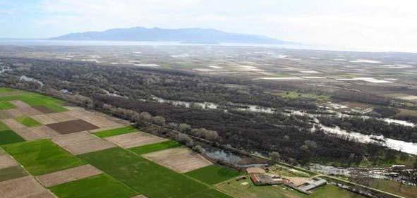 Τα προβλήματα, οι πιέσεις, οι απειλές Η ευθυγράμμιση της κοίτης του ποταμού και η υπεράντληση του υπόγειου νερού στο ανατολικό τμήμα προκάλεσαν προβλήματα ξηρασίας, κατέστησαν τα εδάφη αλατούχα και