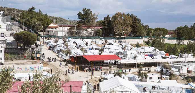 ΑΥΞΗΜΈΝΕΣ ΑΦΊΞΕΙΣ ΕΞΑΙΡΕΤΙΚΆ ΕΥΆΛΩΤΩΝ ΟΙΚΟΓΕΝΕΙΏΝ ΑΠΌ ΤΗ ΣΥΡΊΑ ΚΑΙ ΤΟ ΙΡΆΚ Τους τελευταίους μήνες παρατηρείται αύξηση των ανθρώπων που φτάνουν στη Λέσβο και τη Σάμο και αλλαγή στα δημογραφικά