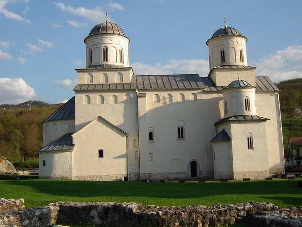 ЉУДИ И ДОГАЂАЈИ РАСТКО 11 Манастир Милешева Манастир Милешева је српски средњевековни манастир посвећен Вазнесењу Господњем. Налази се на шестом километру од Пријепоља на реци Милешевци.