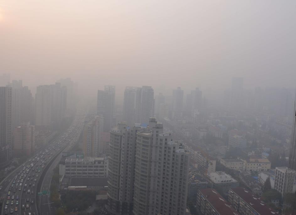 Πηγή 6: Φωτογραφίες από την ιστοσελίδα της Guardian που δείχνουν το μέγεθος της ατμοσφαιρικής ρύπανσης στην Κίνα που