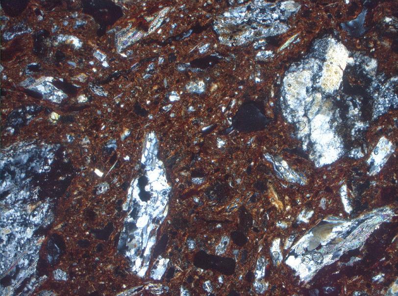Κεραμική ύλη Η: χαμηλά ασβεστιούχος κεραμική ύλη πλούσια σε μοσχοβίτη, με χαλαζίτη, σχιστόλιθους και μικρή ποσότητα έντονα αλλοιωμένου ηφαιστειακού γυαλιού (εικ.