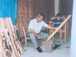 Ο καρεκλάς ήταν τεχνίτης που επιδιόρθωνε καρέκλες, πλέκοντας τη βάση του ξύλινου πλαισίου. Για το πλέξιμο της χρησιμοποιούσε ένα ειδικό χόρτο, που σε πολλά μέρη το ονόμαζαν «πανιά».