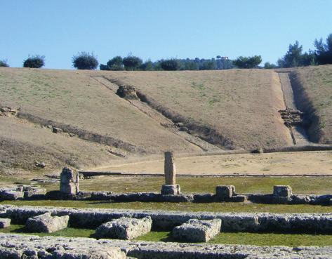 Το θέατρο της Ήλιδας αίγλη της Ολυμπίας και των πανελλήνιων αγώνων Η της επισκίασε την πόλη που για αιώνες είχε αναλάβει τη διοργάνωσή τους.