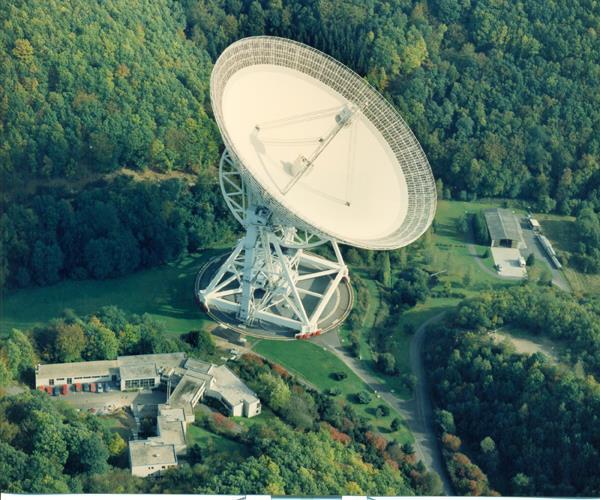 Large radio telescopes D = 100 m Effelsberg, Bonn