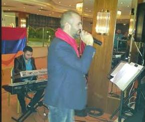 գ ե կ ո չ մ ն ե րը, ք ս ա ն հ ա զ ա րն ե րո վ ծ ն ե լո ւ անխախտ հաւատքի երդմի հզօր շղթային կ ա պ ո ւա ծ, եկ ա ն վ եր ը ն ձ ի ւ ղ ի լ, սո ւ ր բ գ ա ղա փ ա ր ին ս ն ն դ ով պ ա յ ք ա րը շ ա ր ո ւ ն ա կ