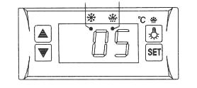 Ψηφιακός ρυθμιστής θερμοκρασίας Ο ρυθμιστής θερμοκρασίας είναι τοποθετημένος στον οπίσθιο τοίχο της συσκευής.