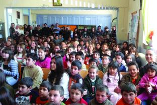 Αγώνες και ακολούθως να πραγµατοποιήσουν µια εκδροµή µέχρι την περιοχή Κυπαρισσίας όπου γευµάτισαν σε παραθαλάσσιο εστιατόριο.