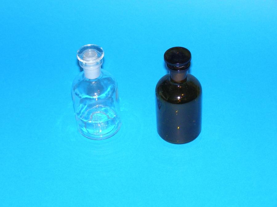VAS REACTIV Timisoara, Calea Buziasului, 116d - Sticla borosilicata 3,3 mm termorezistenta - Poate fi din sticla transparenta sau sticla bruna - Prezinta un dop slefuit, ideal pentru stocarea