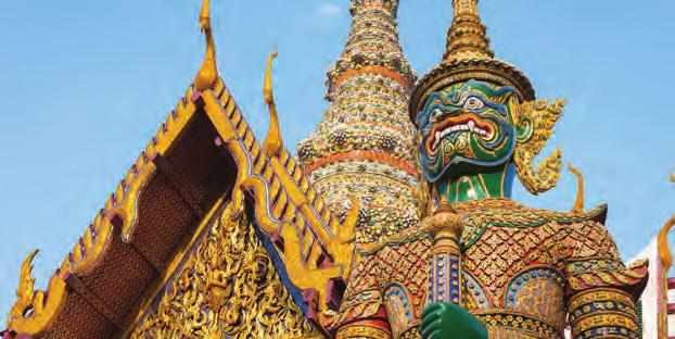 Πρόκειται για τον περίφημο ναό του Σμαραγδένιου Βούδα και αρχικά ήταν η επίσημη κατοικία του βασιλιά της Ταϊλάνδης από τον 18ο μέχρι και τον 19ο αιώνα.